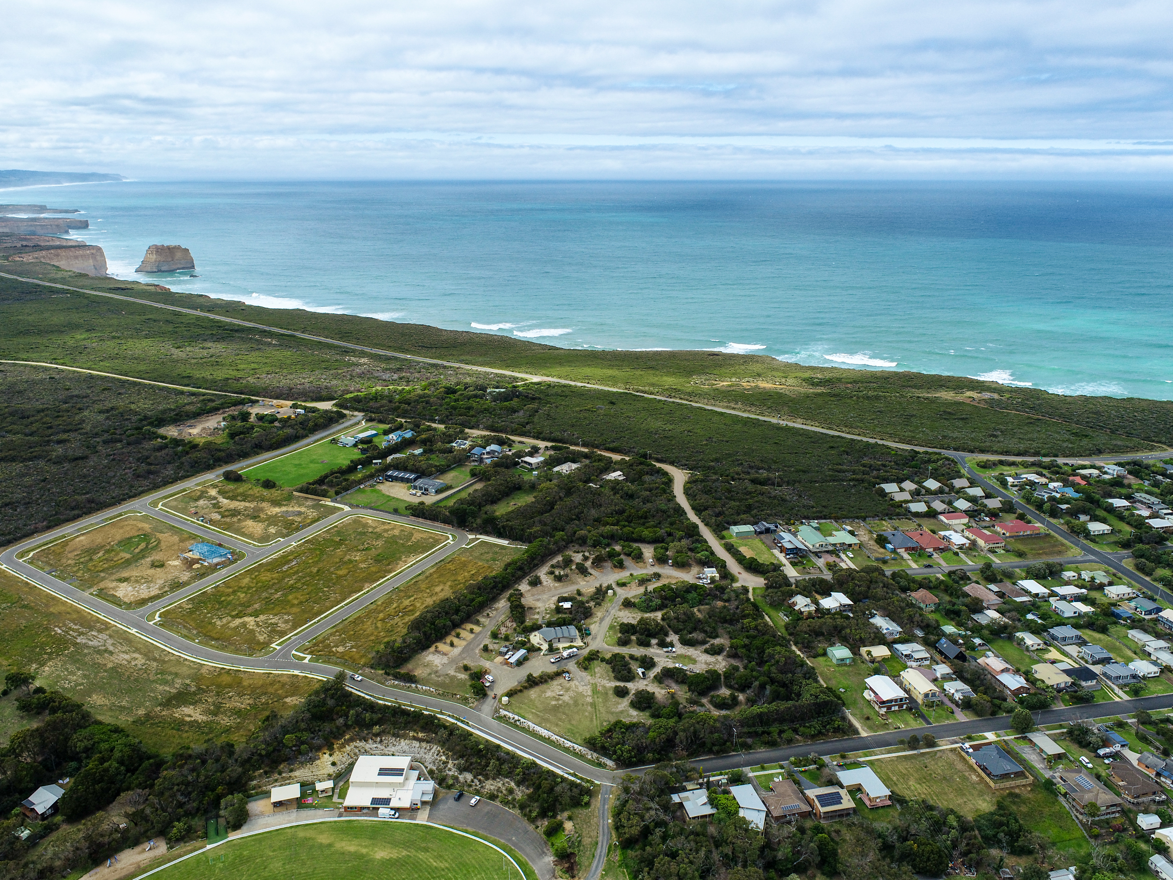 Be close to the shops, and the natural highlights, at Port Campbell.