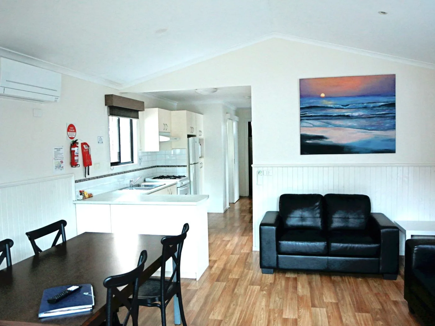3 bedroom cottage sleeps 6 lounge dining kitchen
