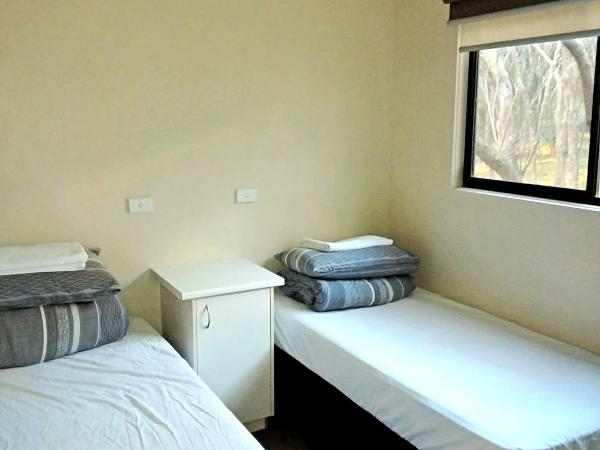 3 bedroom cottage sleeps 7 singles room