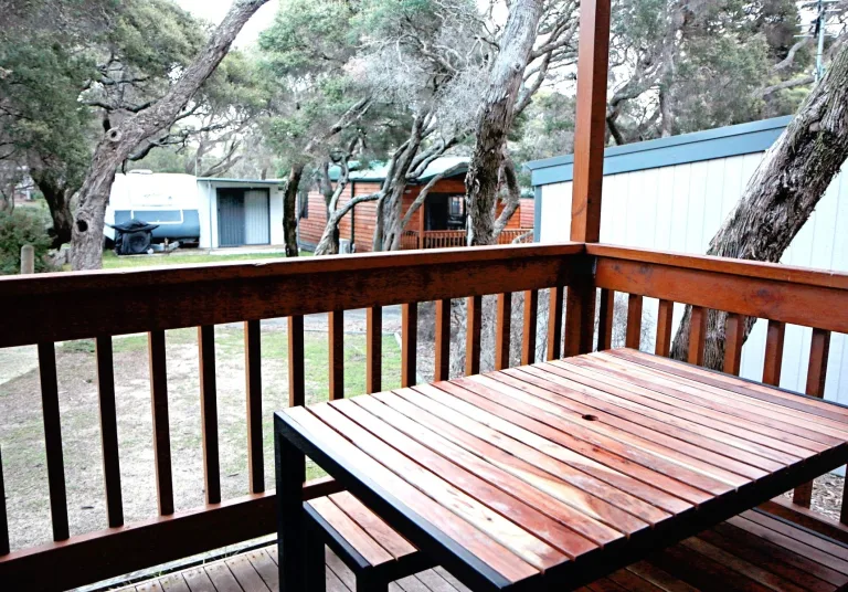 3 bedroom cottage sleeps 6 front deck