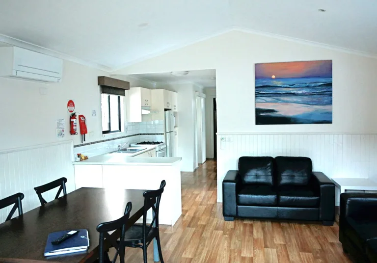 3 bedroom cottage sleeps 6 lounge dining kitchen