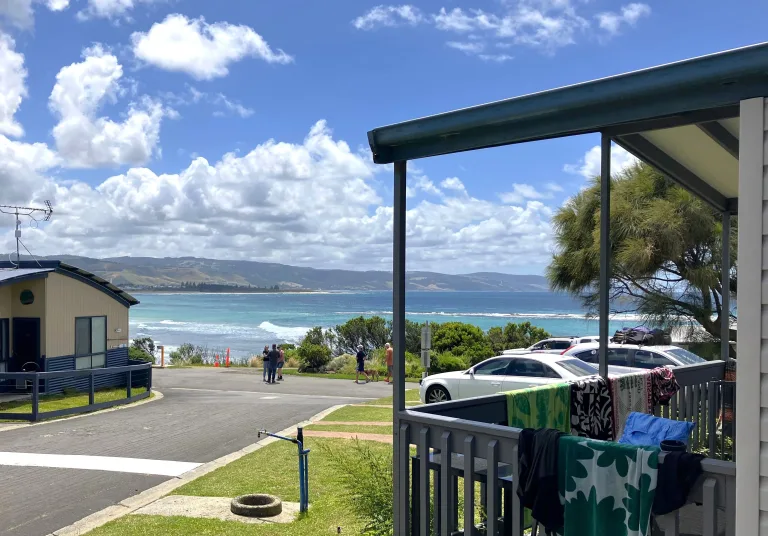 Cabins with ocean view, Marengo family Caravan Park, Great Ocean Road